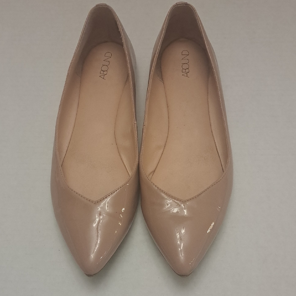 Abound Women's Tan Pointy toe flats.